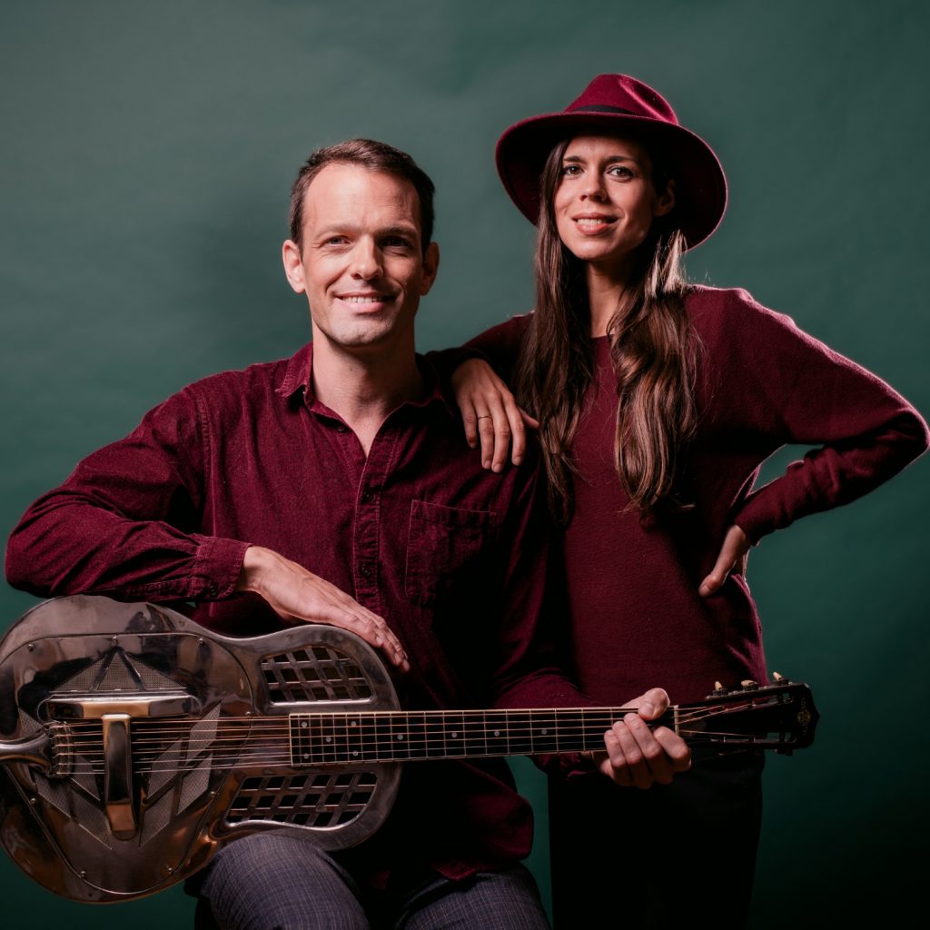 D Ouest en Ouest - les Bluegrass Lovers partent guitare à la main à la rencontre des histoires et des chansons de ceux qu on entend peu